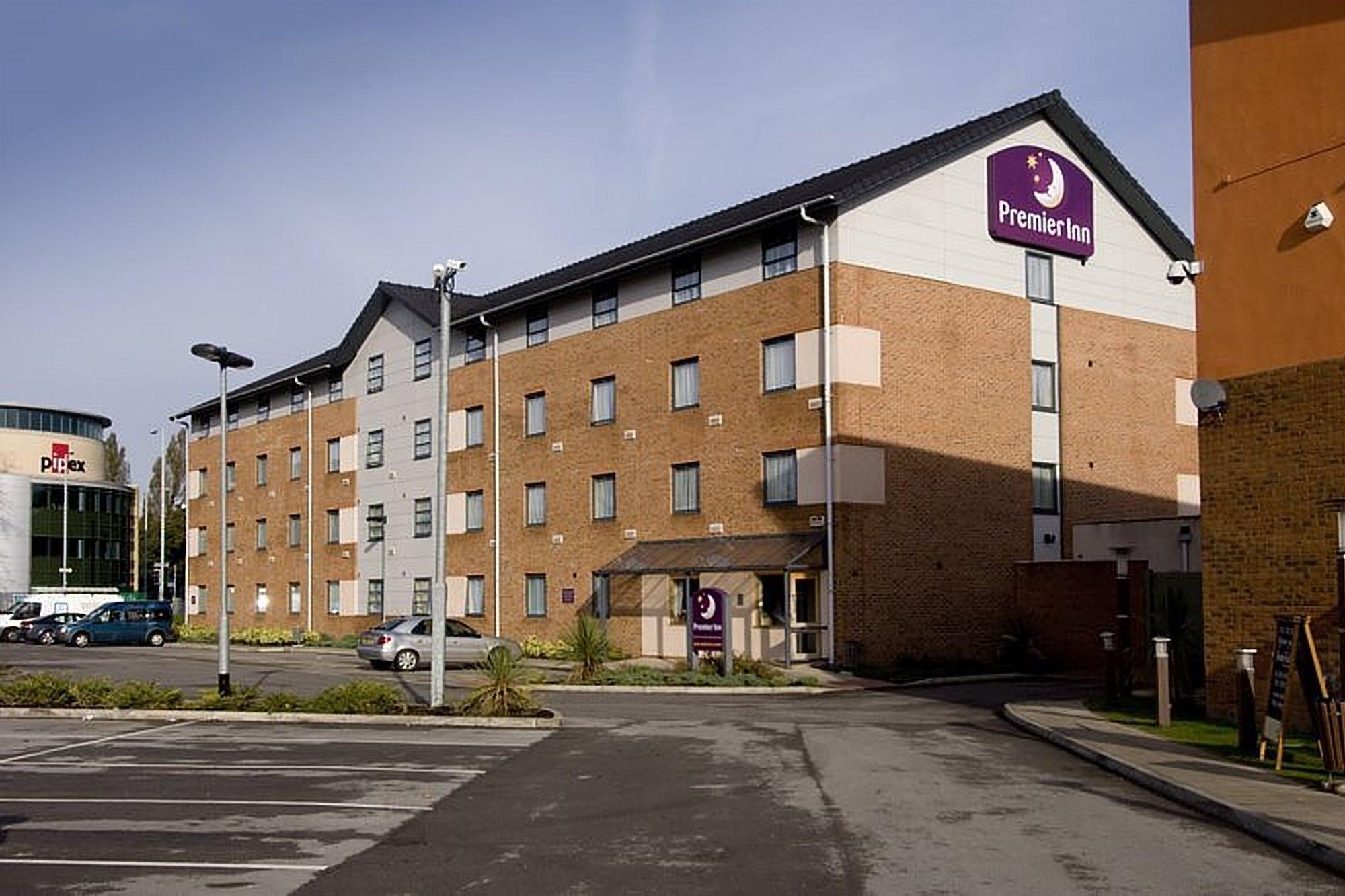 Premier Inn Manchester West Didsbury Bagian luar foto
