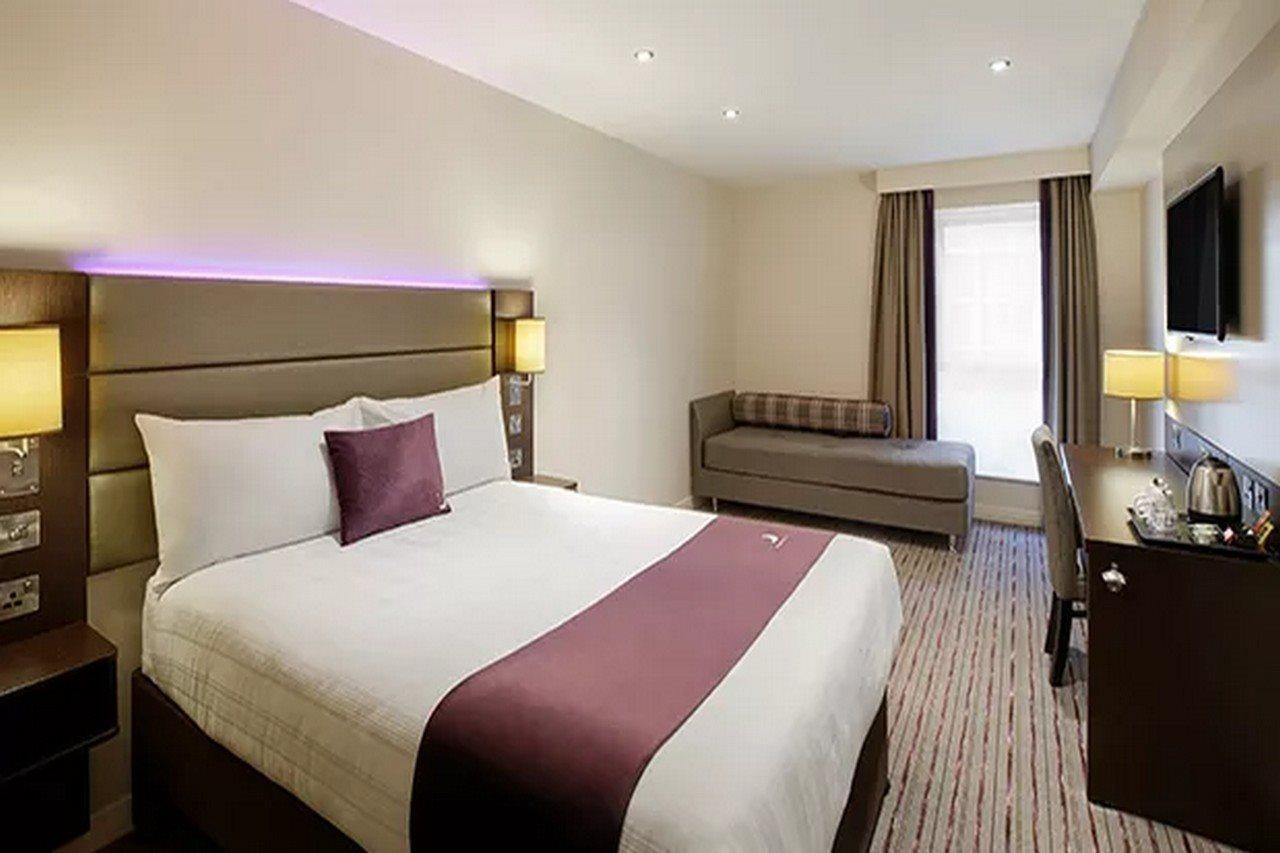 Premier Inn Manchester West Didsbury Bagian luar foto