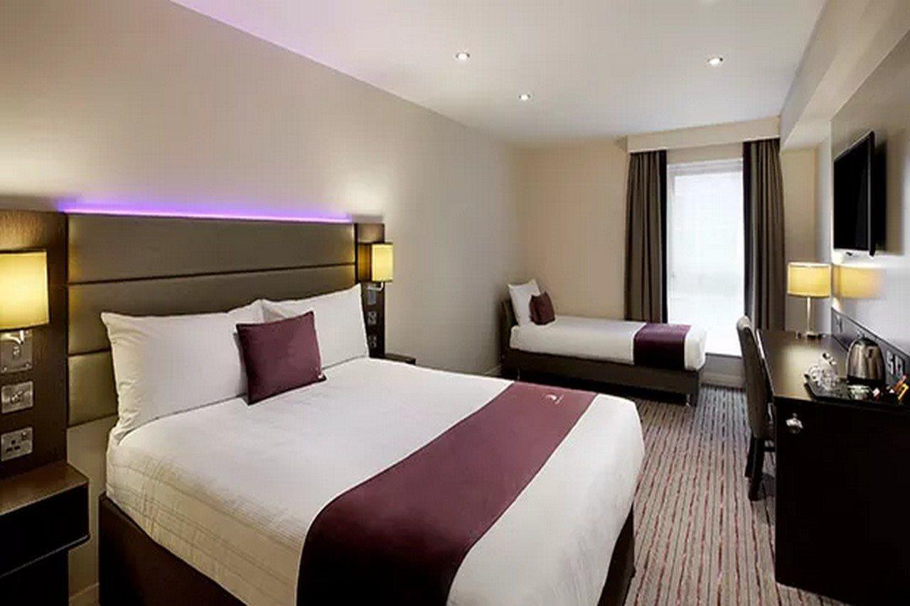 Premier Inn Manchester West Didsbury Bagian luar foto