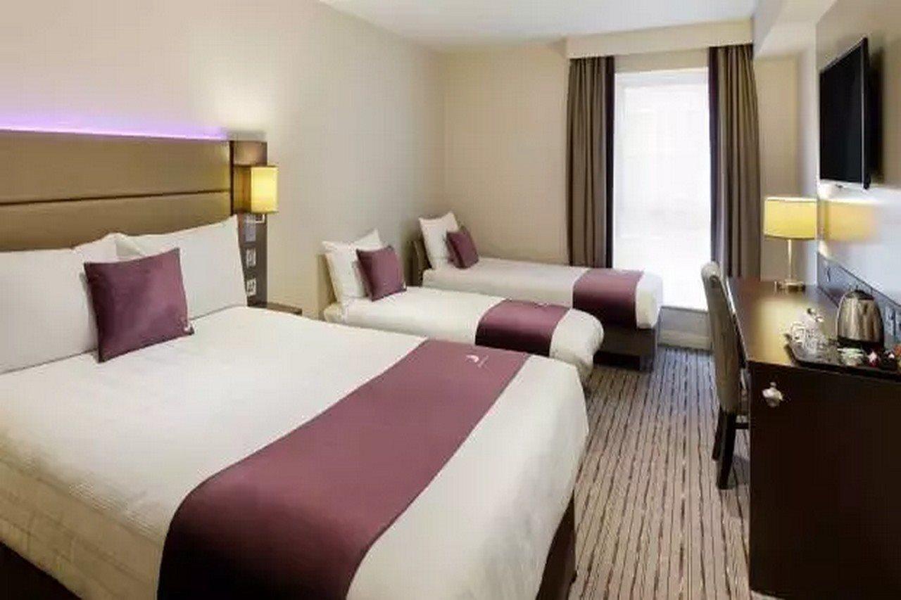 Premier Inn Manchester West Didsbury Bagian luar foto