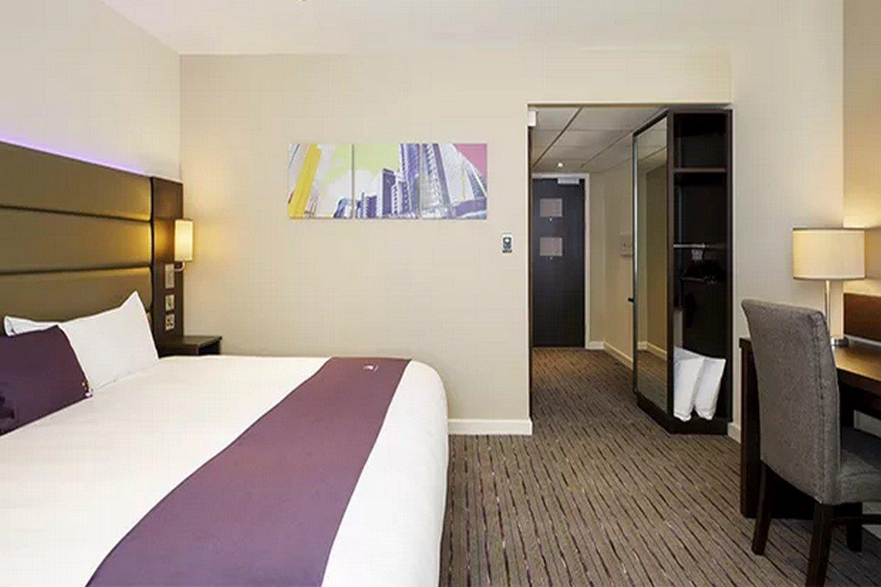 Premier Inn Manchester West Didsbury Bagian luar foto