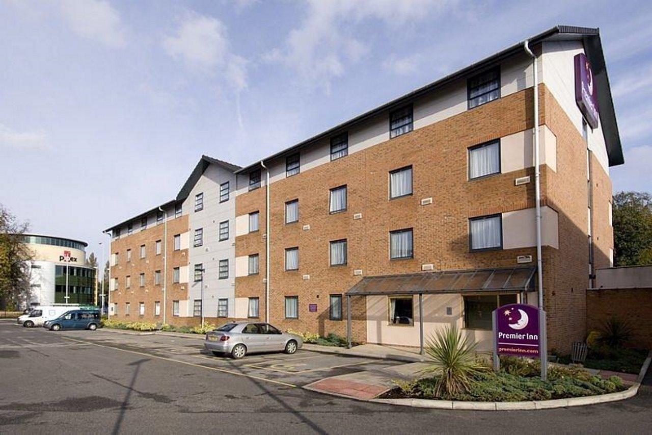 Premier Inn Manchester West Didsbury Bagian luar foto
