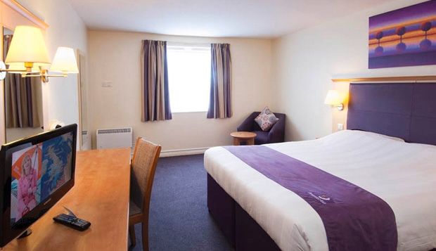 Premier Inn Manchester West Didsbury Bagian luar foto